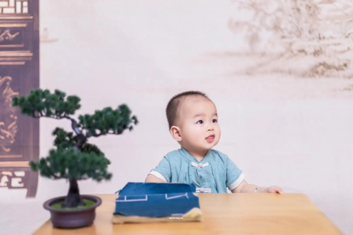 抚州怀孕肚子中间凹两边凸